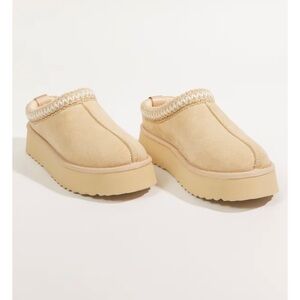 NWT altar’s state cloud slippers size 9